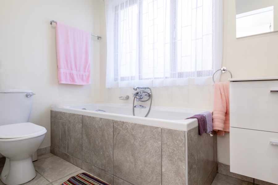 3 Bedroom Property for Sale in Heatherlands Western Cape